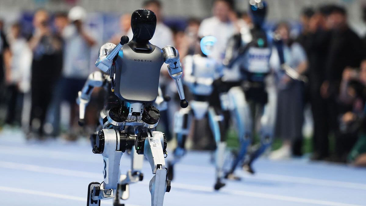 China inaugura los primeros Juegos Mundiales de Robots Humanoides