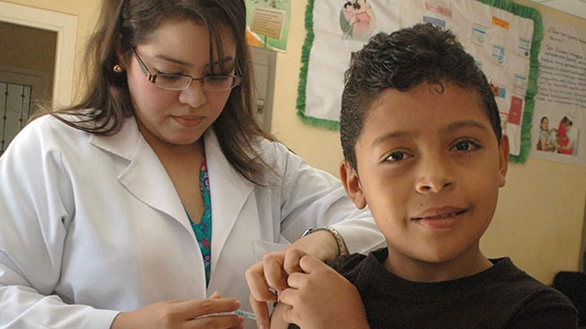 Minsa reforzará vacunación contra VPH incluyendo a niños varones