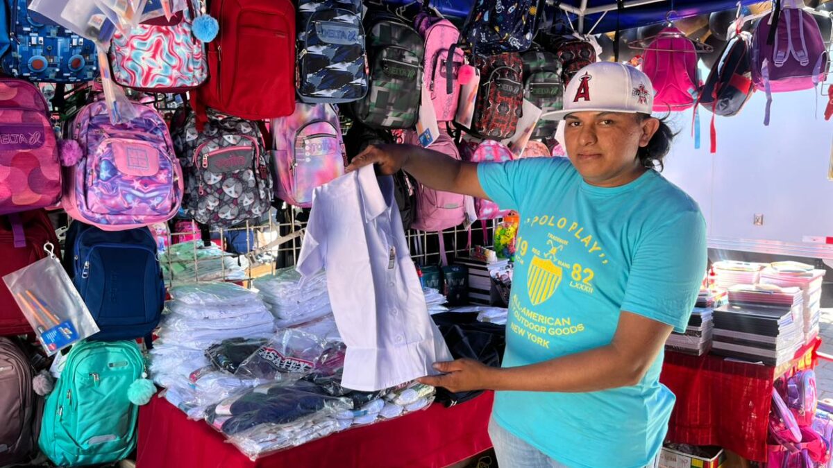 Feria escolar en el Mercado Mayoreo impulsa la economía familiar