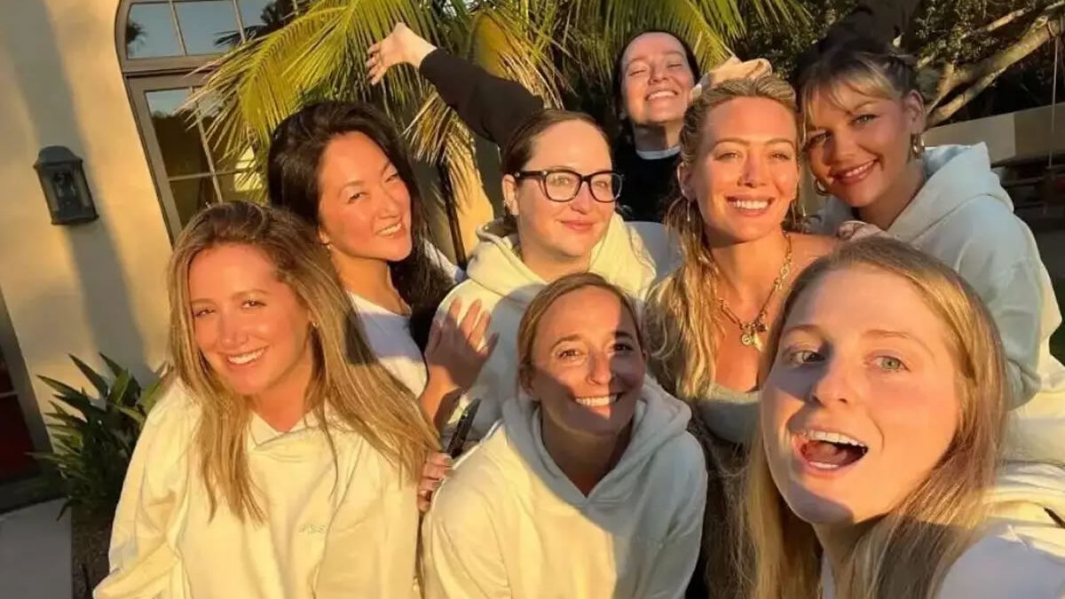De vuelta en público: Hilary Duff ignora la polémica sobre “mamás tóxicas”