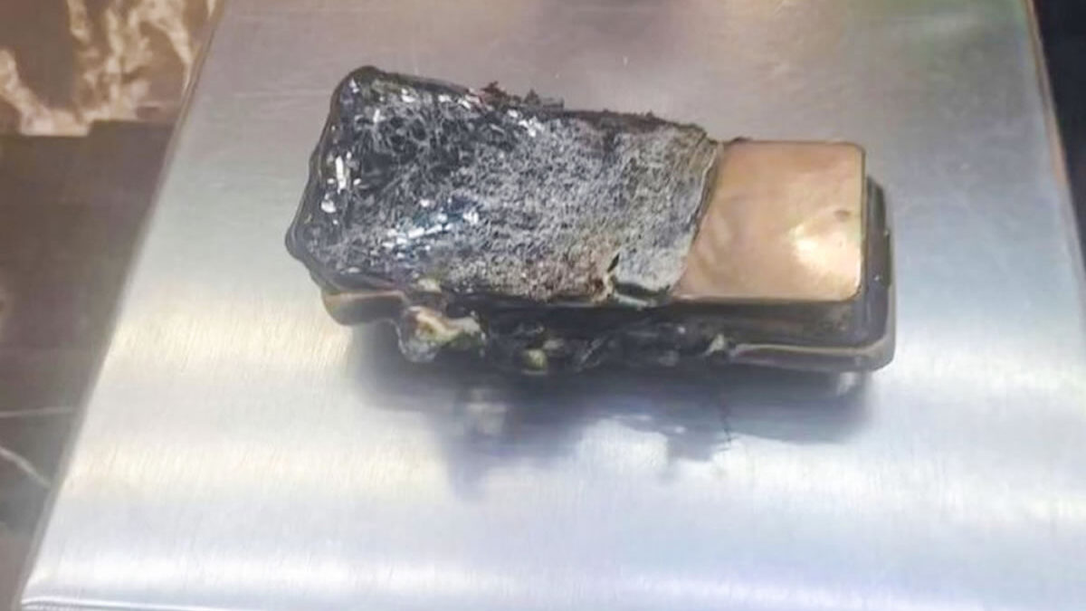 Hombre muere tras explosión de celular y caída desde 30 metros