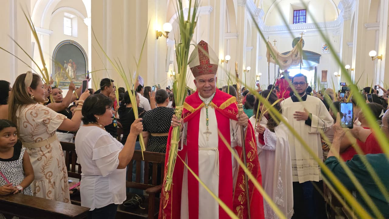 Feligreses del occidente del país reafirman su fe con el Domingo de Ramos