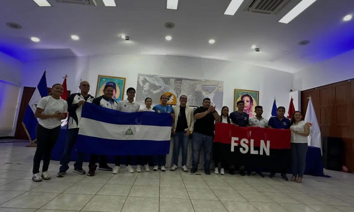 Delegaciones de karate, remo y canotaje son abanderadas rumbo a competencias internacionales