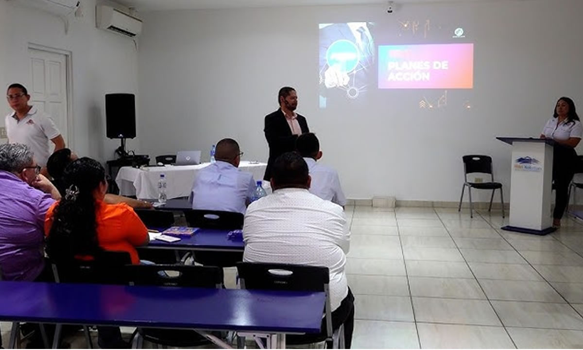 Emprendedores impulsan sus negocios con taller de metas y tecnología