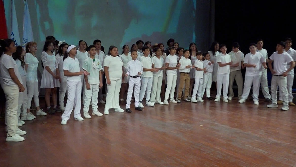 Estudiantes destacan en jornada artística con teatro, música y más