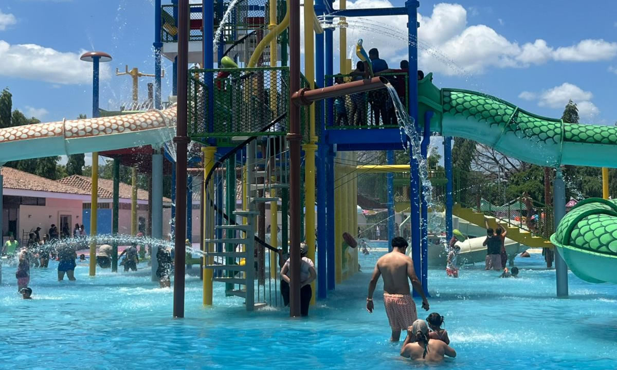 ¡Diversión bajo el sol! Familias llenan el Parque Acuático en Semana Santa