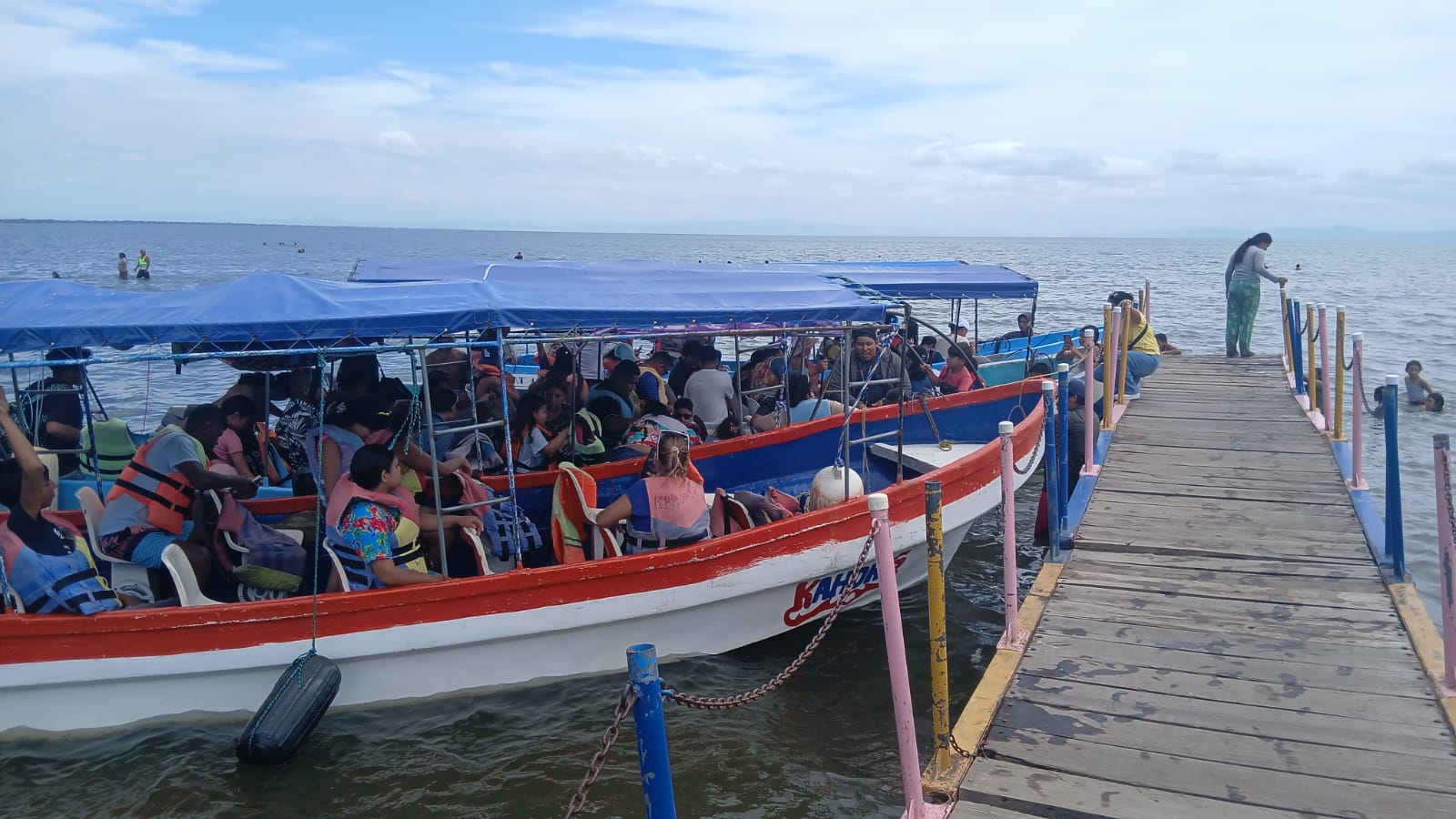 Granada se llena de vida: alta afluencia de veraneantes en el Centro Turístico