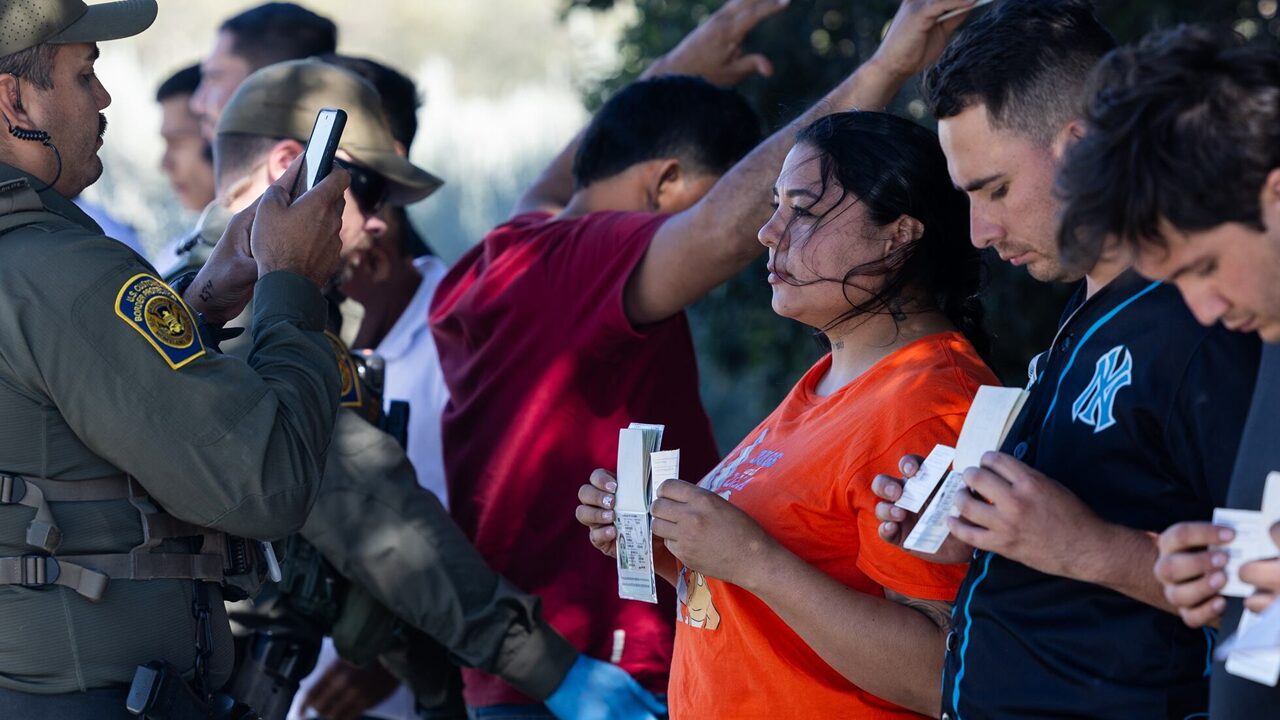 Aumentan crímenes de odio contra latinos en EE.UU., según informe del FBI