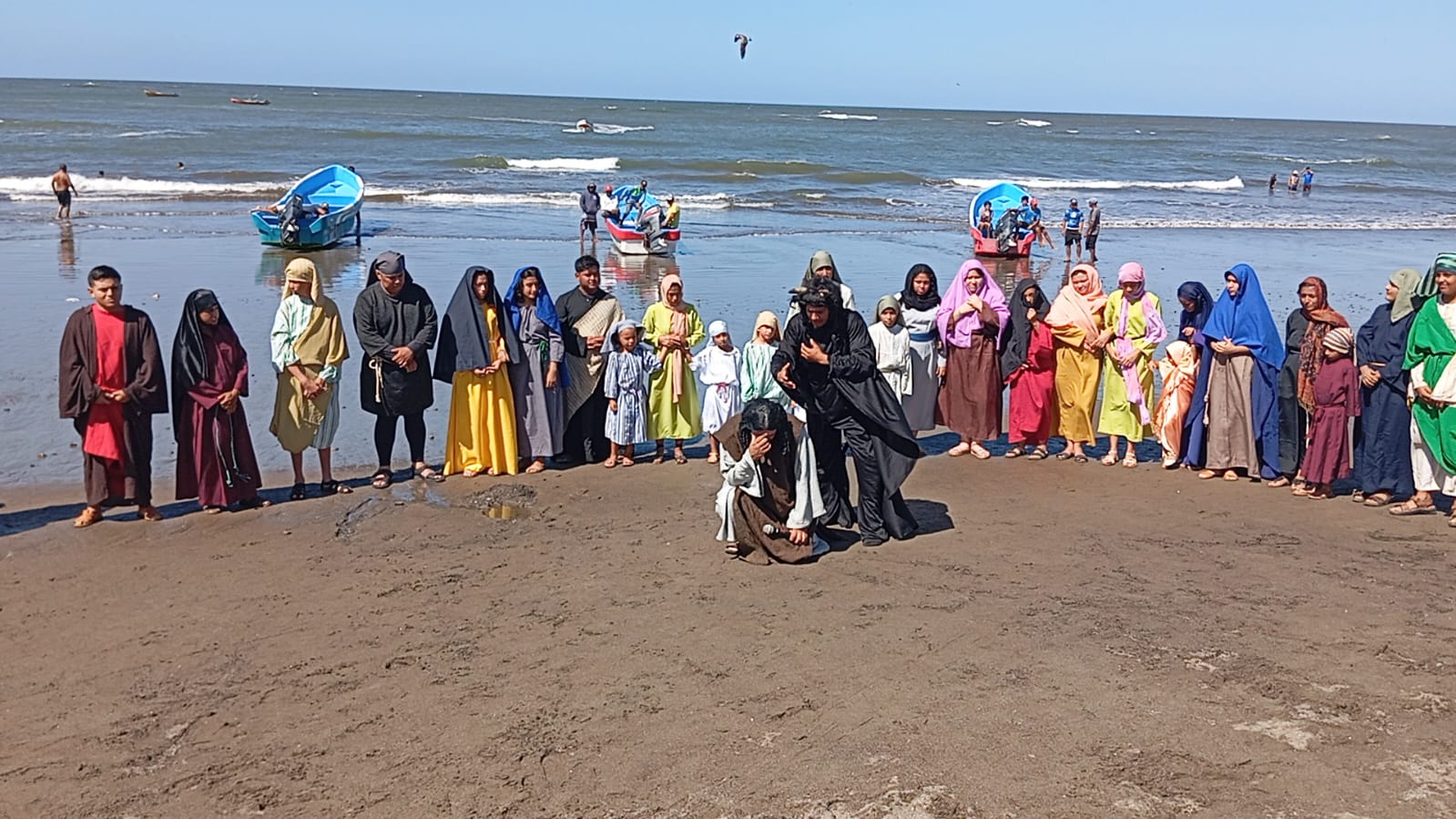 Caraceños viven con fe y tradición el viacrucis acuático entre Casares y La Boquita