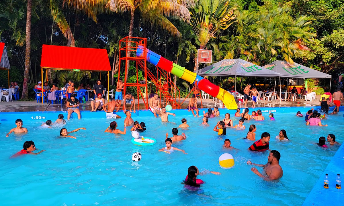 Veraneantes disfrutan del ambiente veraniego en “La Hacienda” de Estelí