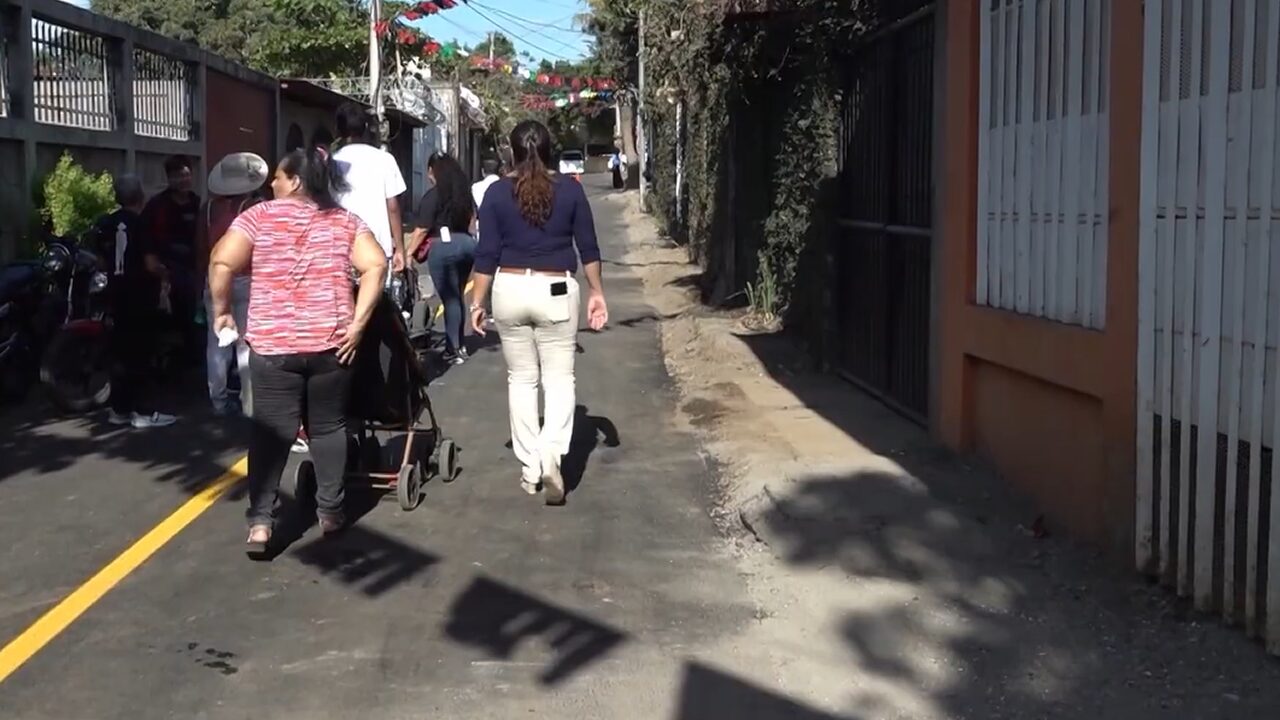 Familias del barrio Rubén Darío estrenan 5 cuadras nuevas en Managua