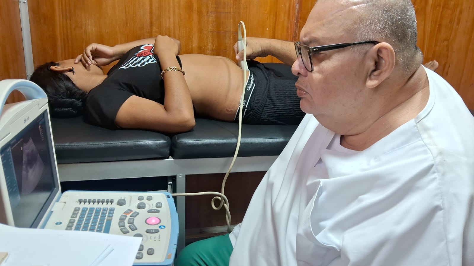 Clínicas móviles refuerzan prevención y cuidan la salud de familias en verano