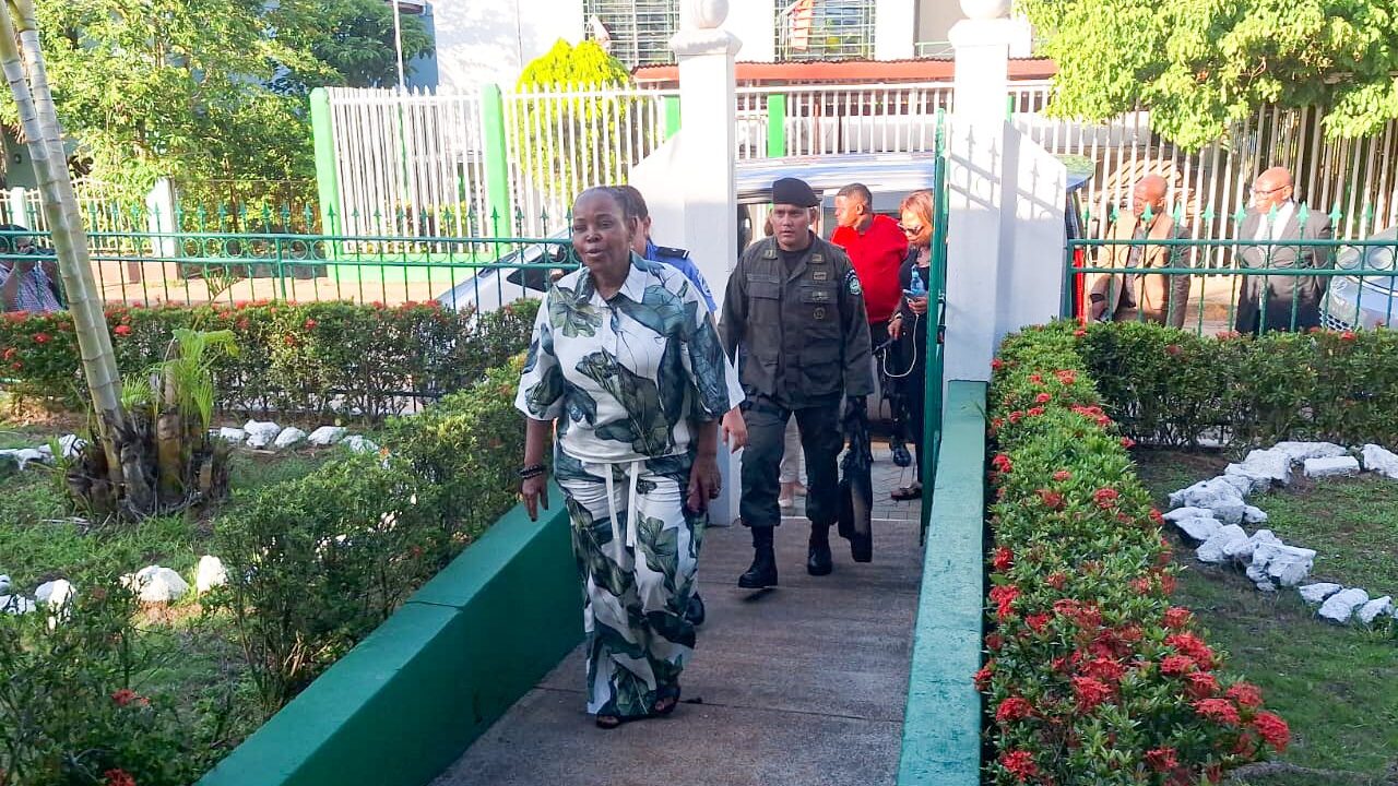 Sudáfrica reconoce autonomía de la Costa Caribe en visita a Bluefields