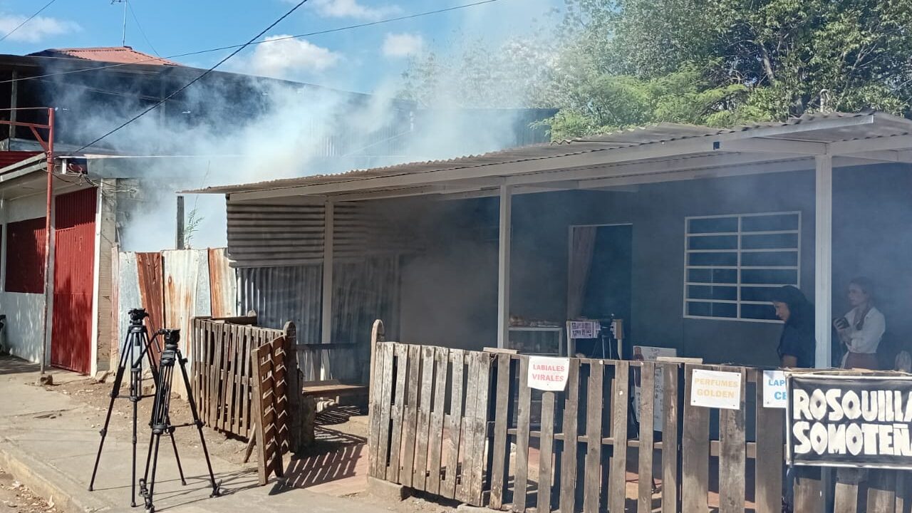 Realizan jornada integral de control vectorial en barrio Santa Rosa para prevenir enfermedades