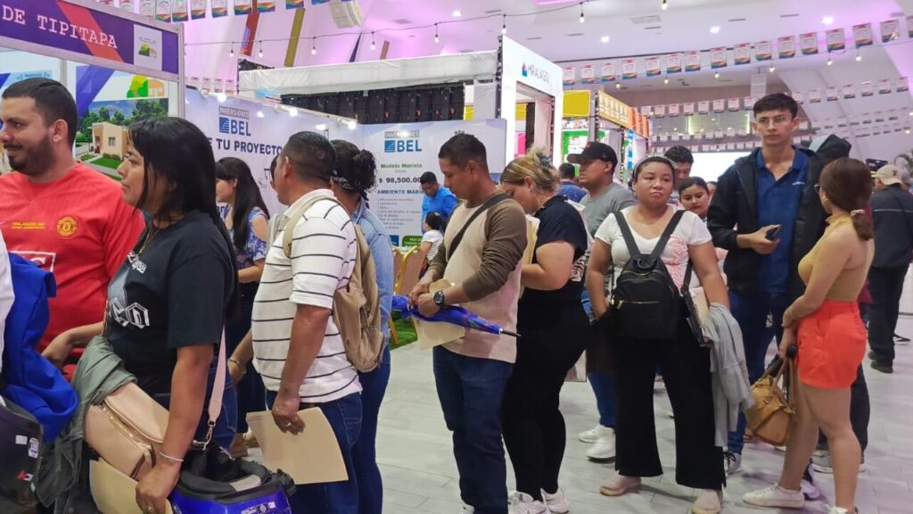 Feria de la vivienda reúne a miles en busca de hogar propio