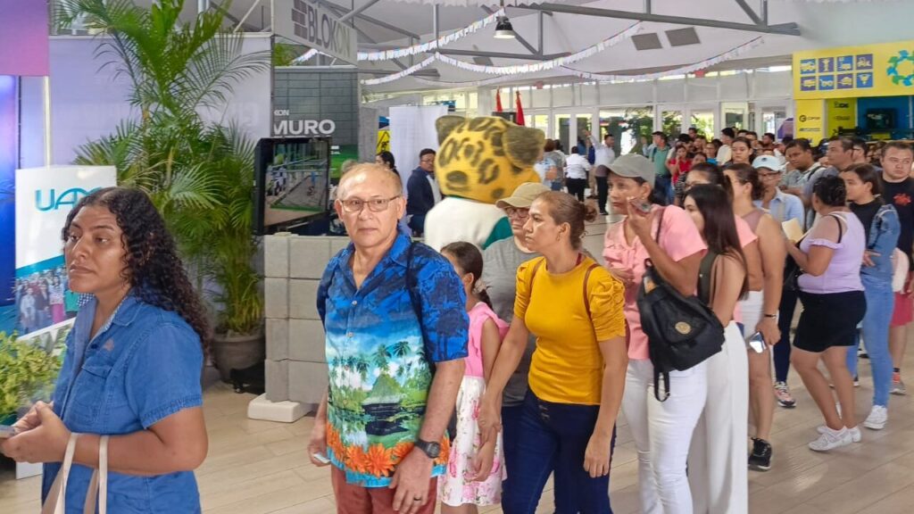 Feria de la vivienda reúne a miles en busca de hogar propio