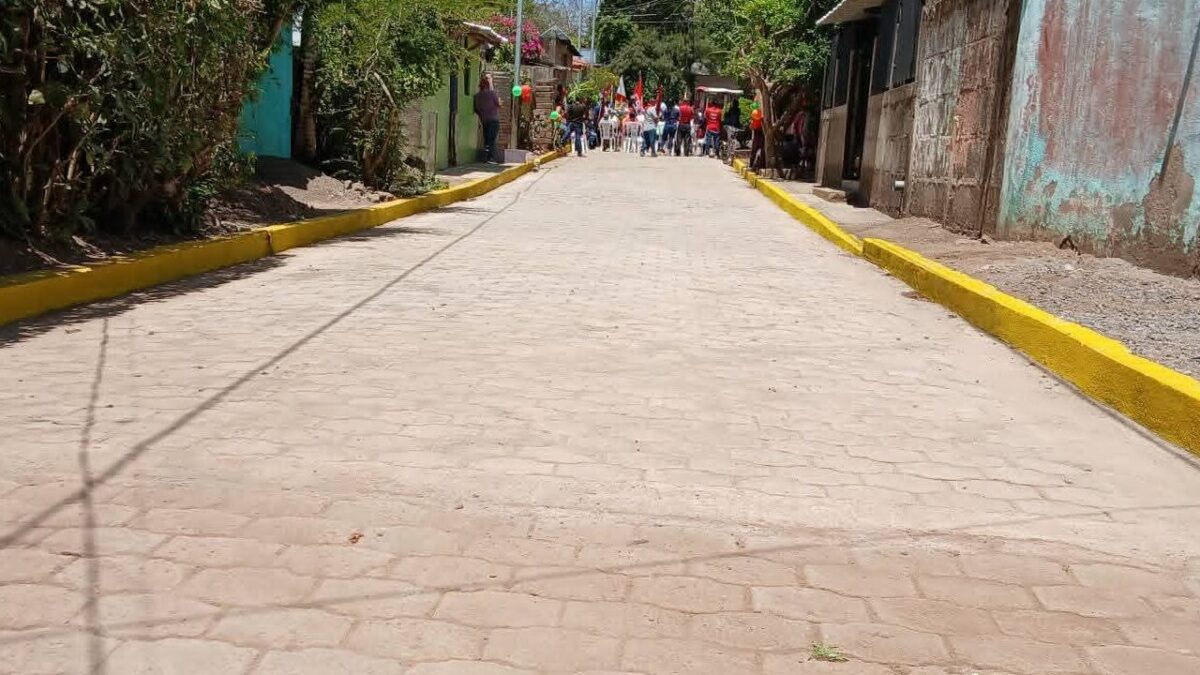 San Marcos celebra nuevas calles adoquinadas con caminata llena de alegría