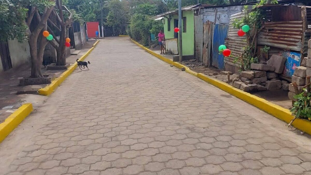 San Marcos celebra nuevas calles adoquinadas con caminata llena de alegría