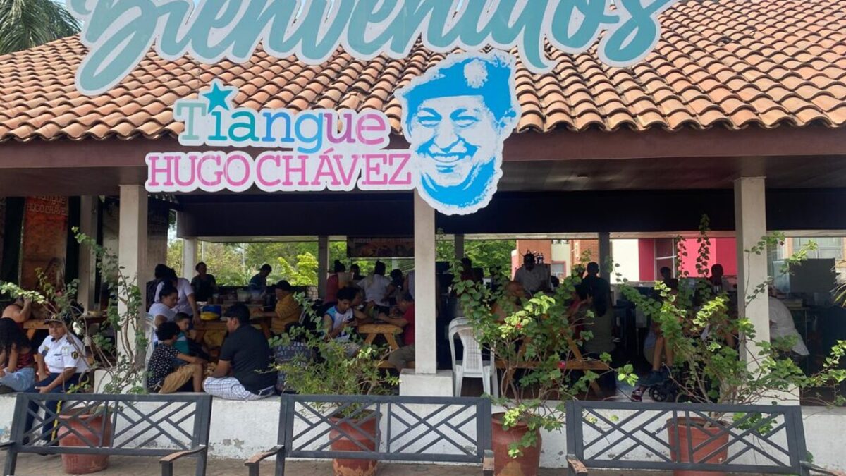 Familias disfrutan del fin de semana en el Tiangue Hugo Chávez y dinamizan la economía local