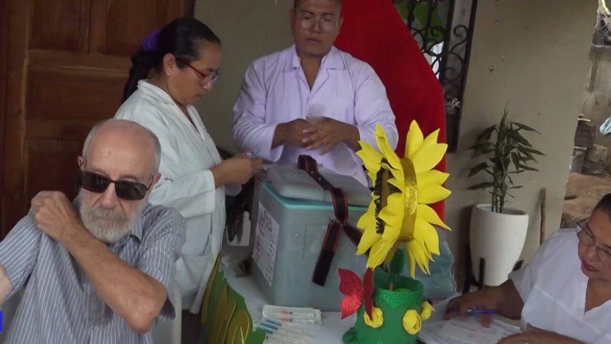 Ministerio de Salud vacuna a familias en comunidad El Río de Ticuantepe