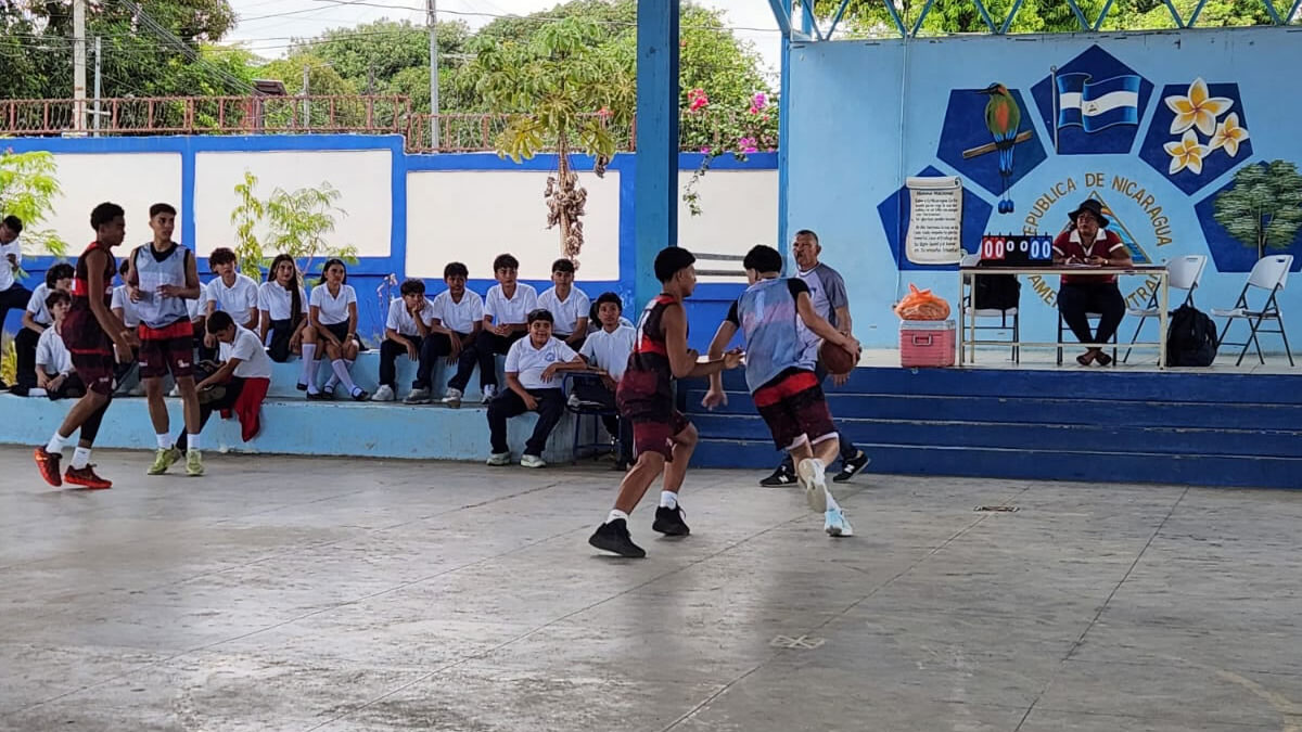 Colegio Augusto C. Sandino se proclama líder del Festival de Baloncesto