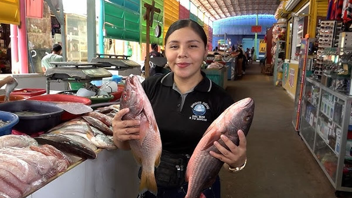 Comerciantes del Israel Lewites reportan buenas ventas de mariscos este fin de semana