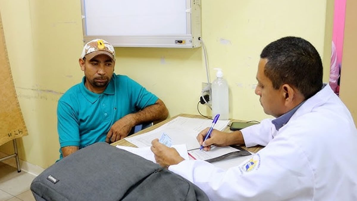 Especialistas atienden a familias durante jornada médica en Boaco