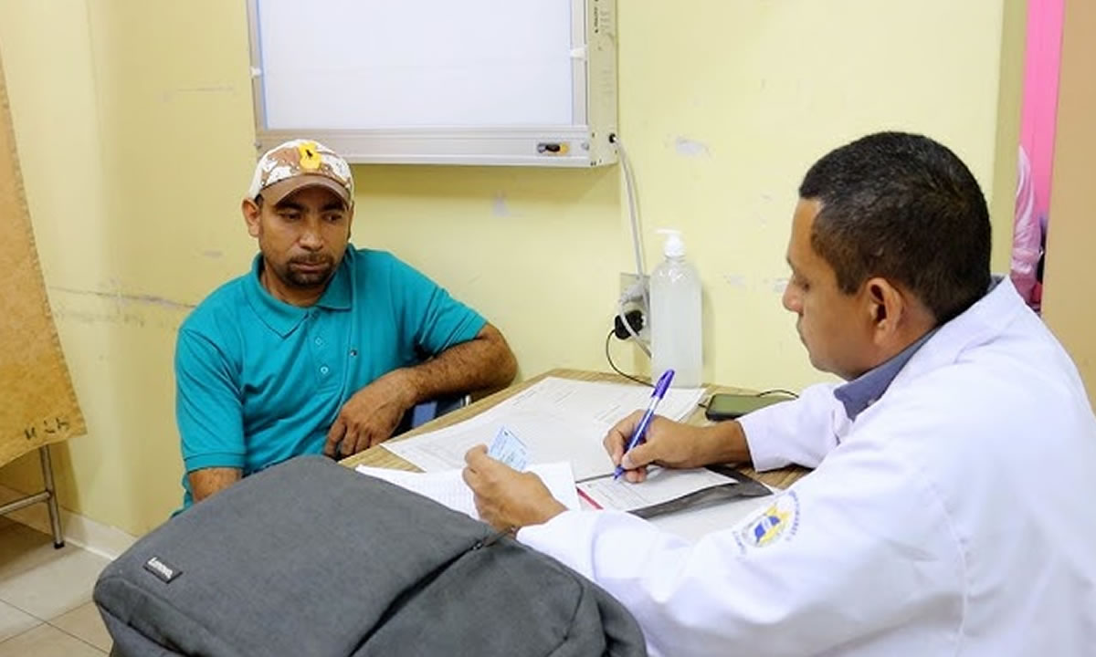 Especialistas atienden a familias durante jornada médica en Boaco