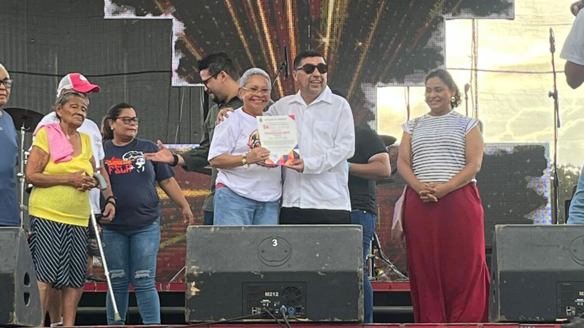 Familias conmemoran el 54 aniversario de la Colonia Primero de Mayo