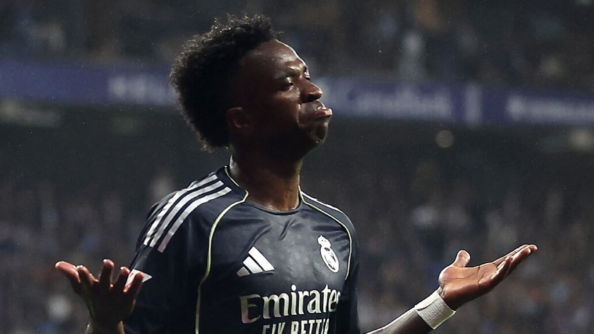 Doblete de Vinicius mantiene con vida al Real Madrid en la lucha por el título