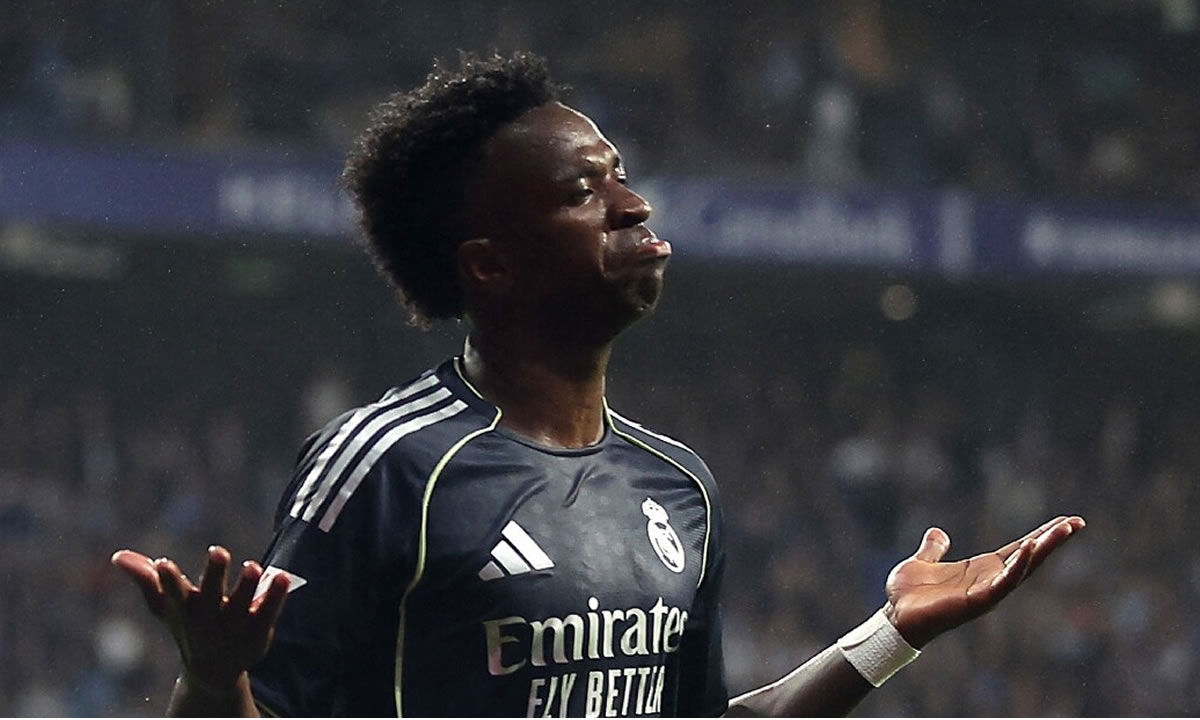 Doblete de Vinicius mantiene con vida al Real Madrid en la lucha por el título