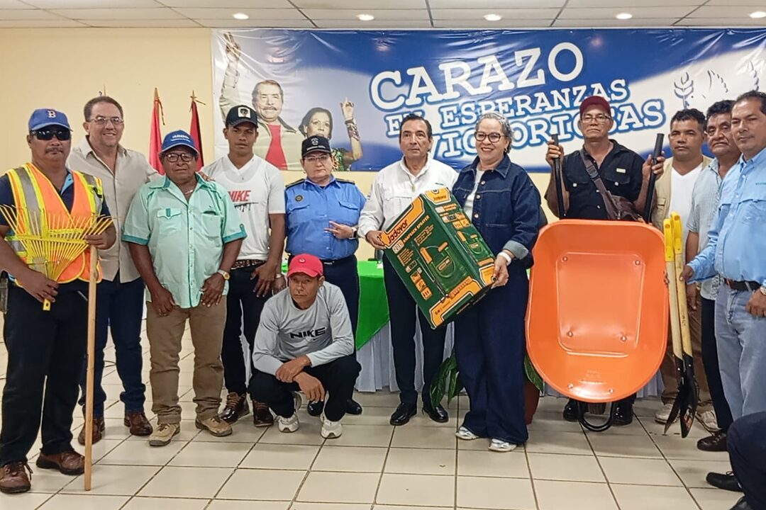 Brigadas reciben equipos para prevenir incendios en Carazo