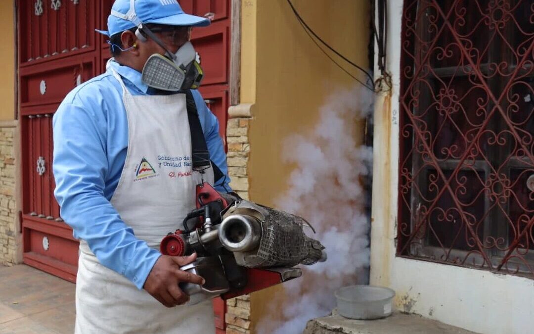 Refuerzan lucha contra el dengue en barrio Rigoberto López Pérez