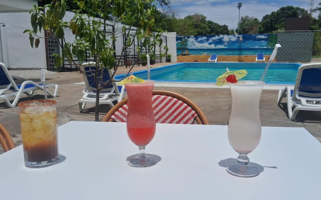 Nuevo ranchón en Managua ofrece comida, piscina y música en vivo