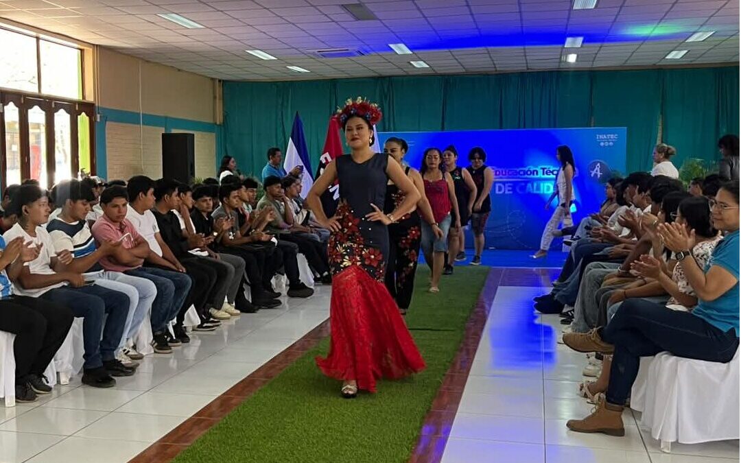 Feria creativa promueve reciclaje en centros tecnológicos