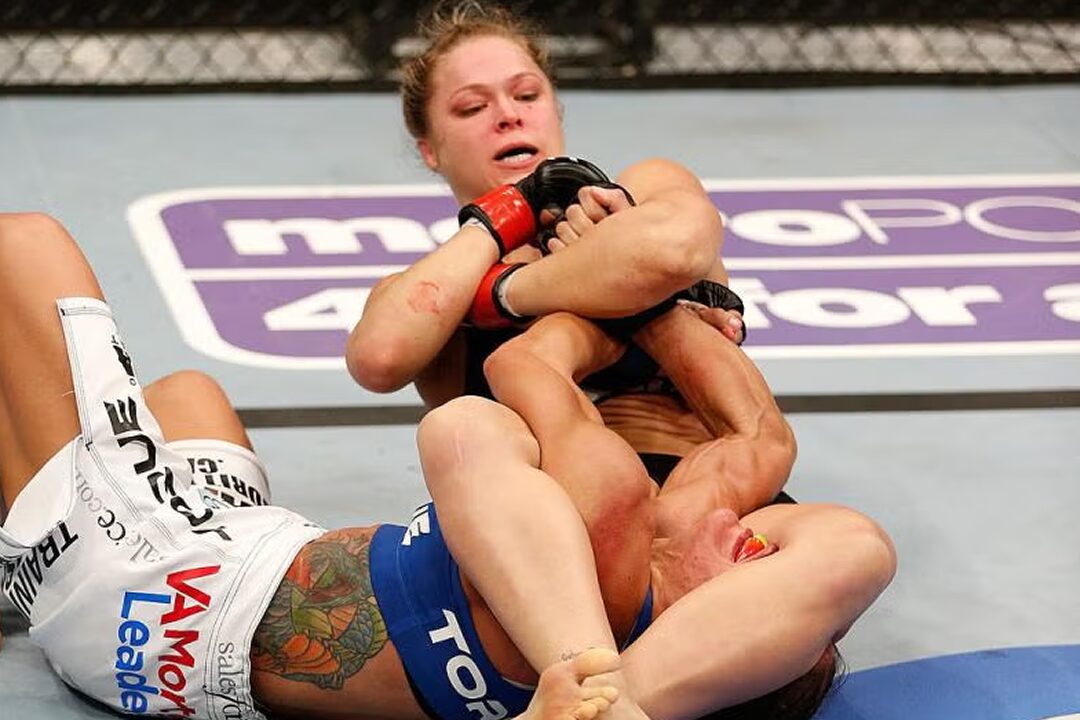 Ronda Rousey vuelve a las MMA con su llave más letal