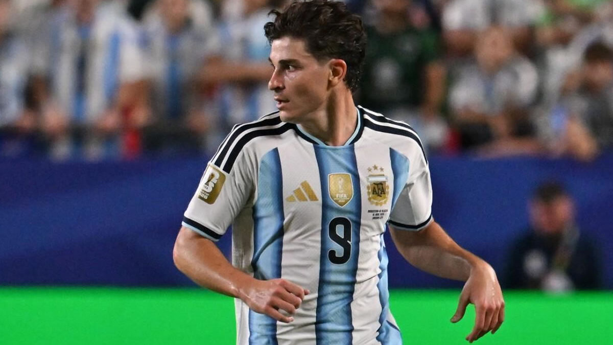 El Atlético de Madrid denunciará al Barcelona ante la FIFA por Julián Álvarez
