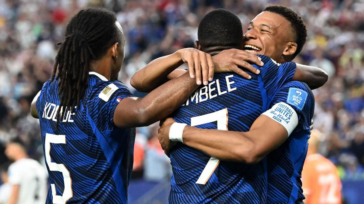 Francia avanza a dieciseisavos de final tras golear 3-0 a Irak