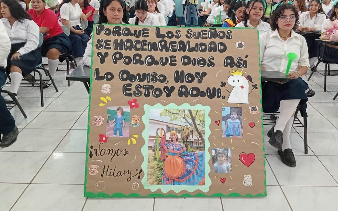 Maestros normalistas celebran su día con alegría en Managua