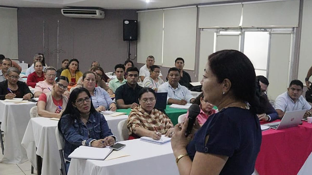 Fortalecen formación docente para una educación adaptada a jóvenes y adultos