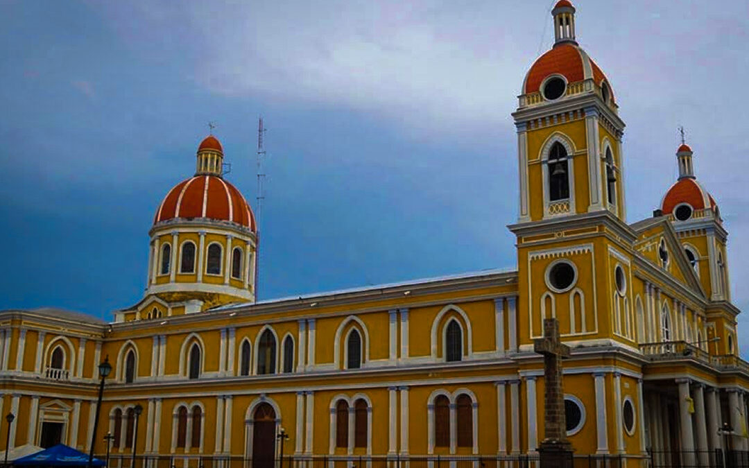 Granada recibe a muchas familias durante el fin de semana