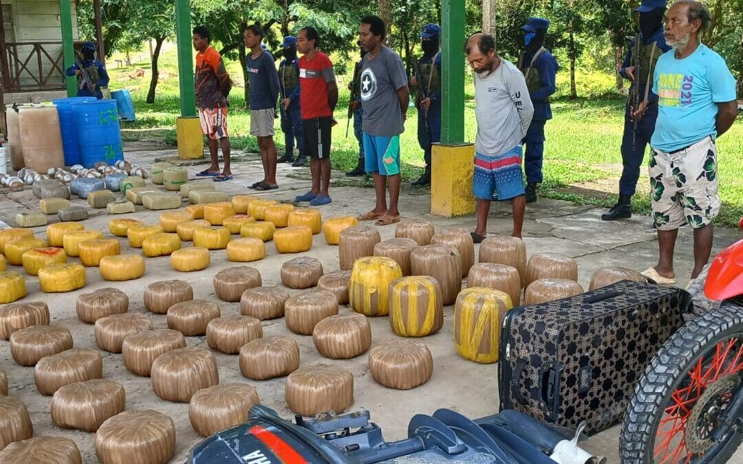 Fuerza Naval incauta panga con marihuana en Caribe Sur