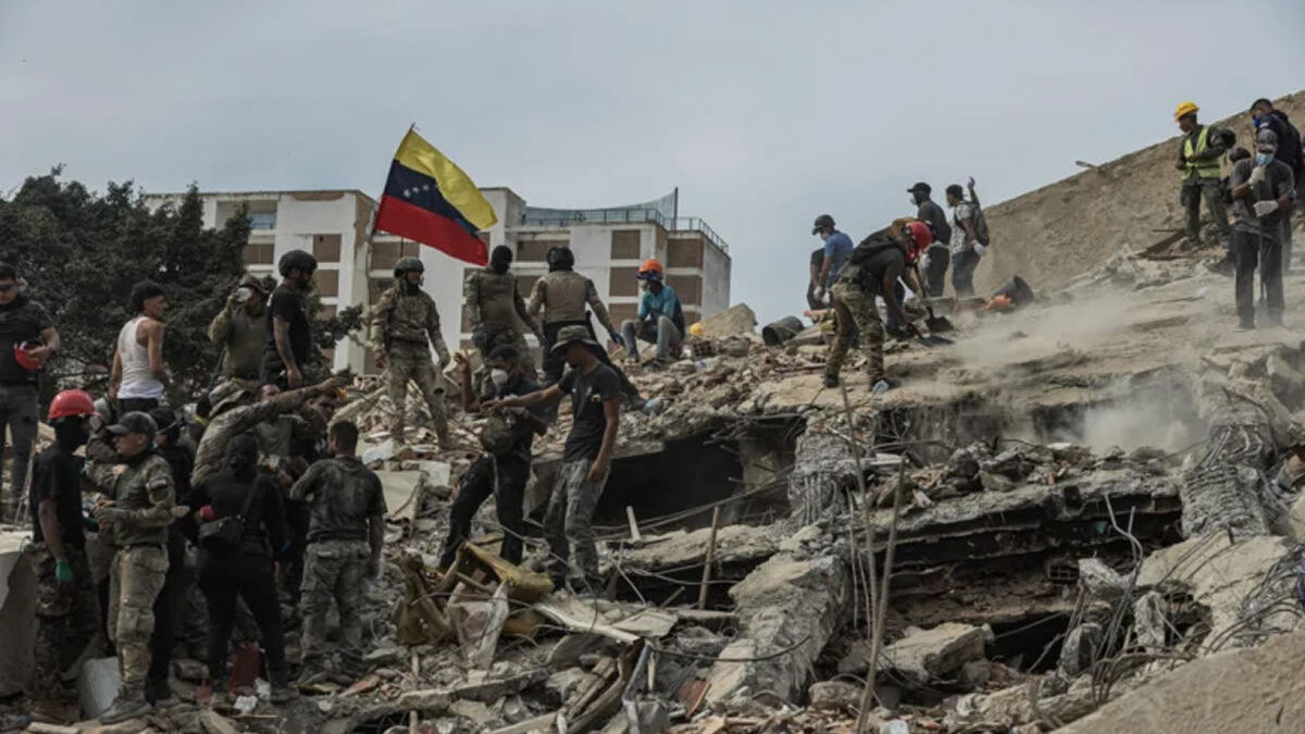 Más de 3,000 rescatistas de todo el mundo auxilian al pueblo venezolano