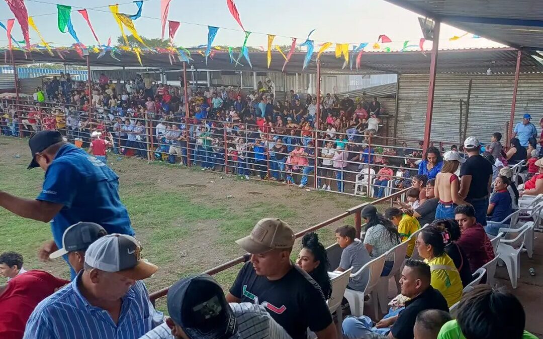 Tradición taurina reúne a familias y jóvenes en Managua
