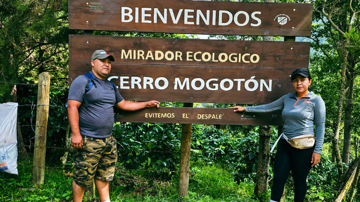INTUR promueve senderismo extremo con exitosa travesía en el cerro Mogotón