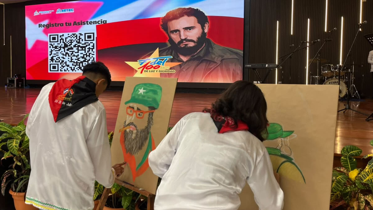 Universitarios conmemoran el centenario del Comandante Fidel Castro