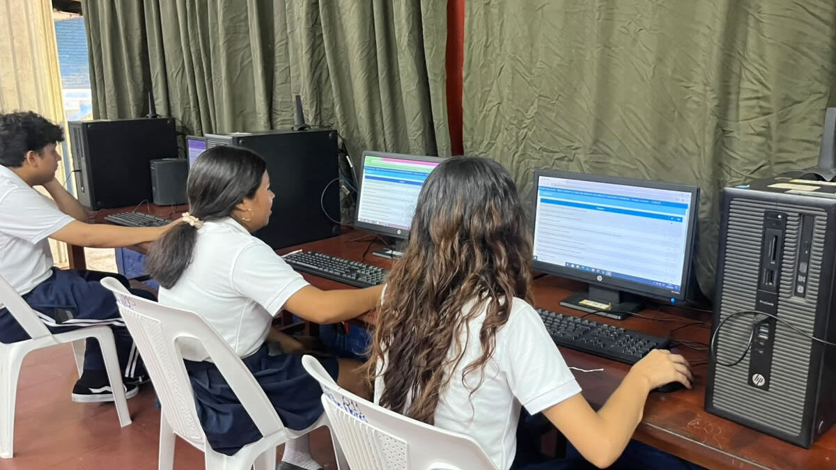 Más de 80 mil bachilleres inician aplicación de prueba vocacional