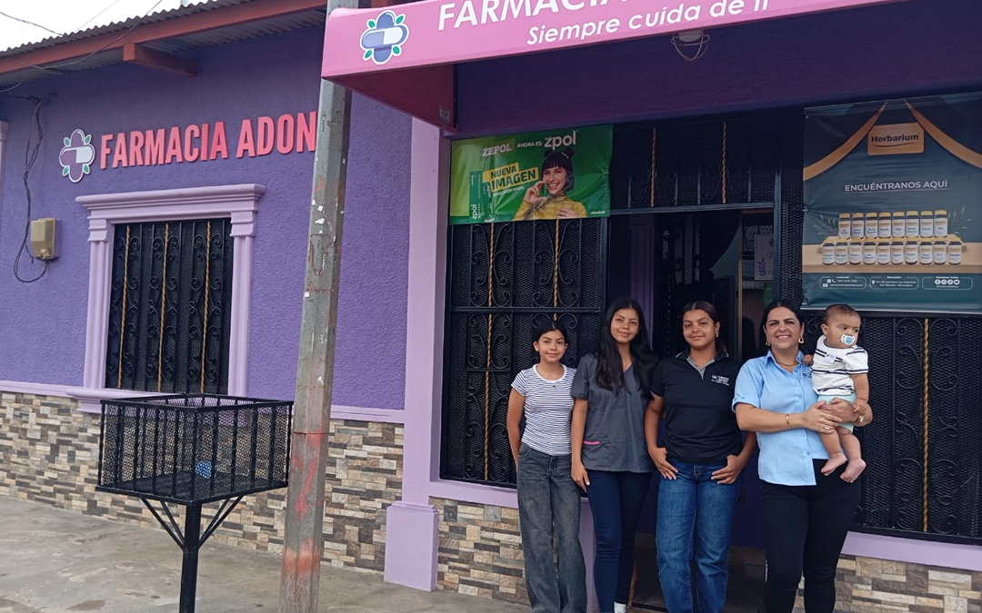 Farmacia Adonai crece con visión familiar y servicio comunitario