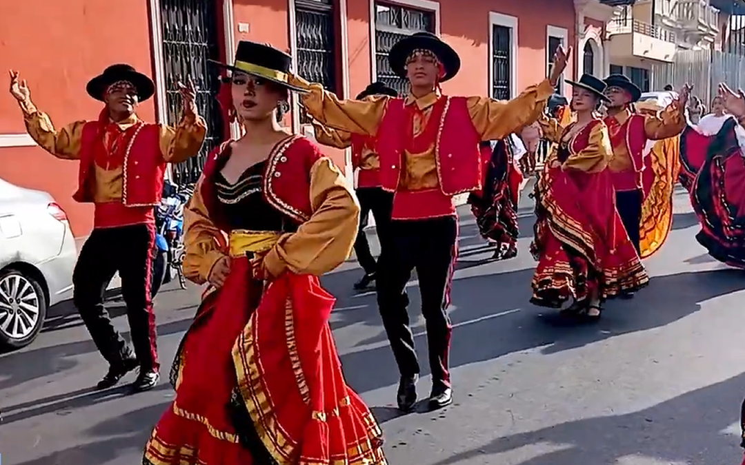 Granada vive sus fiestas tradicionales con danzas, arte y cultura