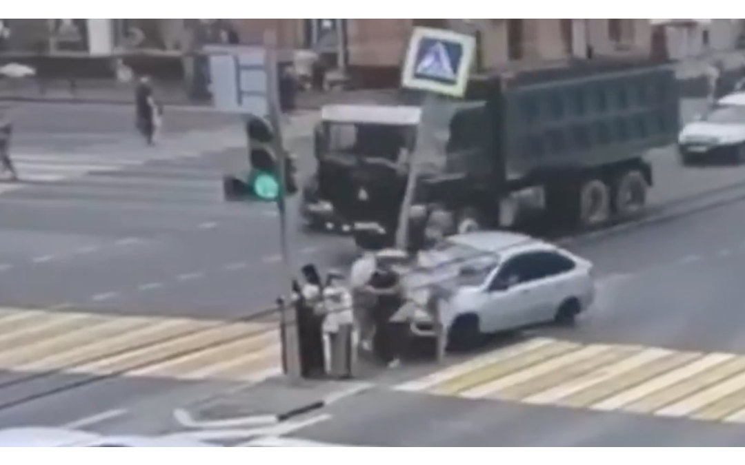 Rusia: automóvil arrolla a peatones y deja ocho heridos